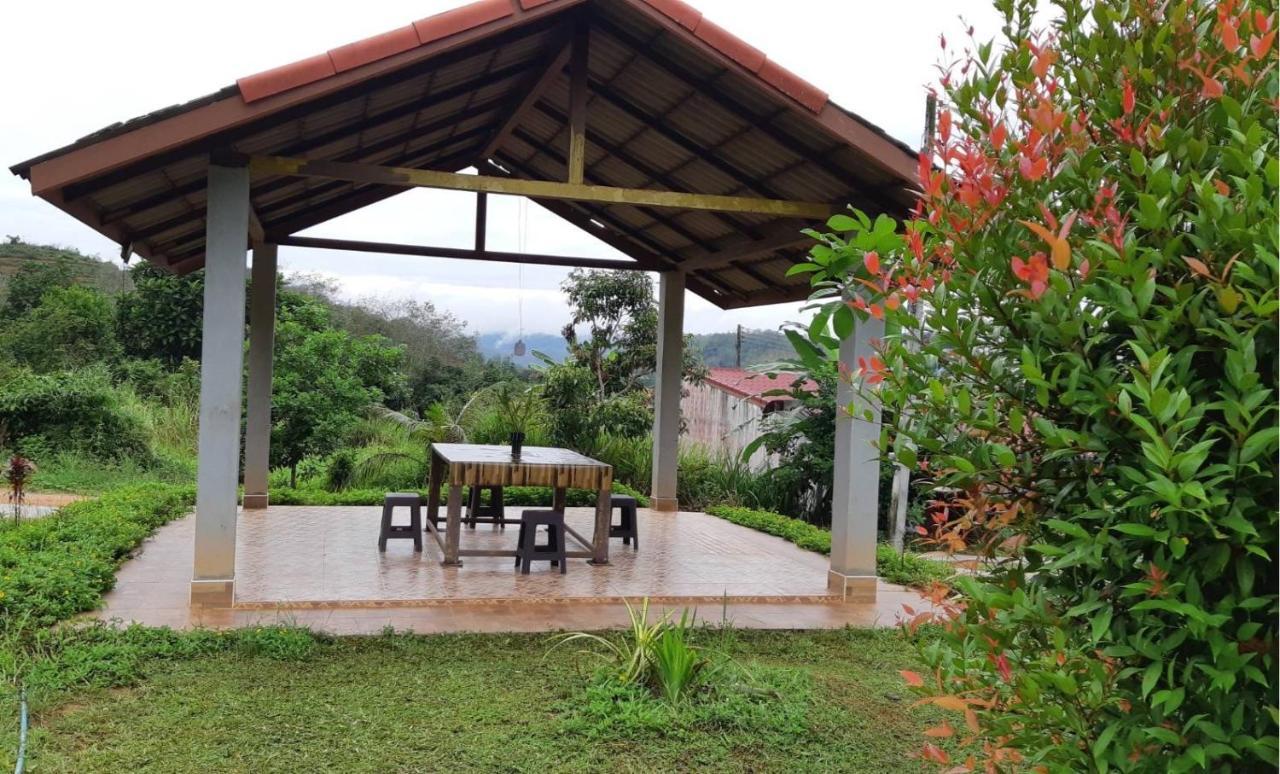 Betong House In The Garden Villa Bagian luar foto