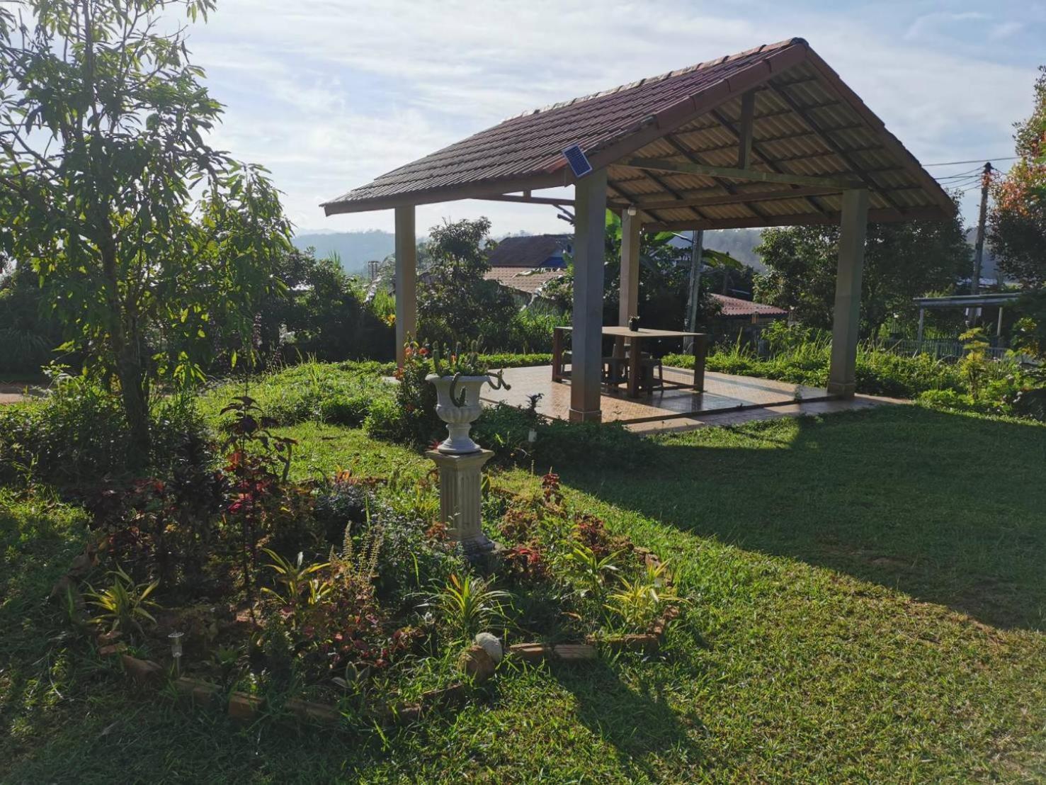 Betong House In The Garden Villa Bagian luar foto