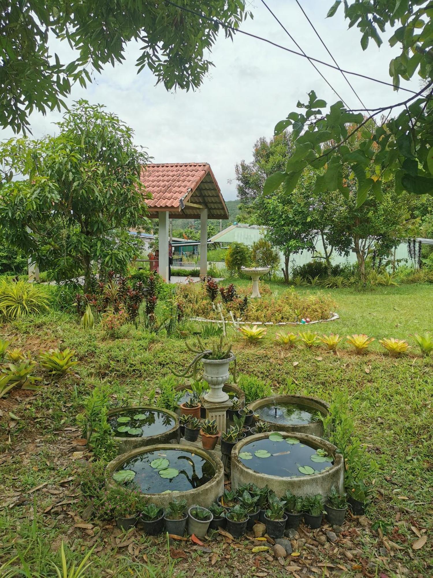 Betong House In The Garden Villa Bagian luar foto