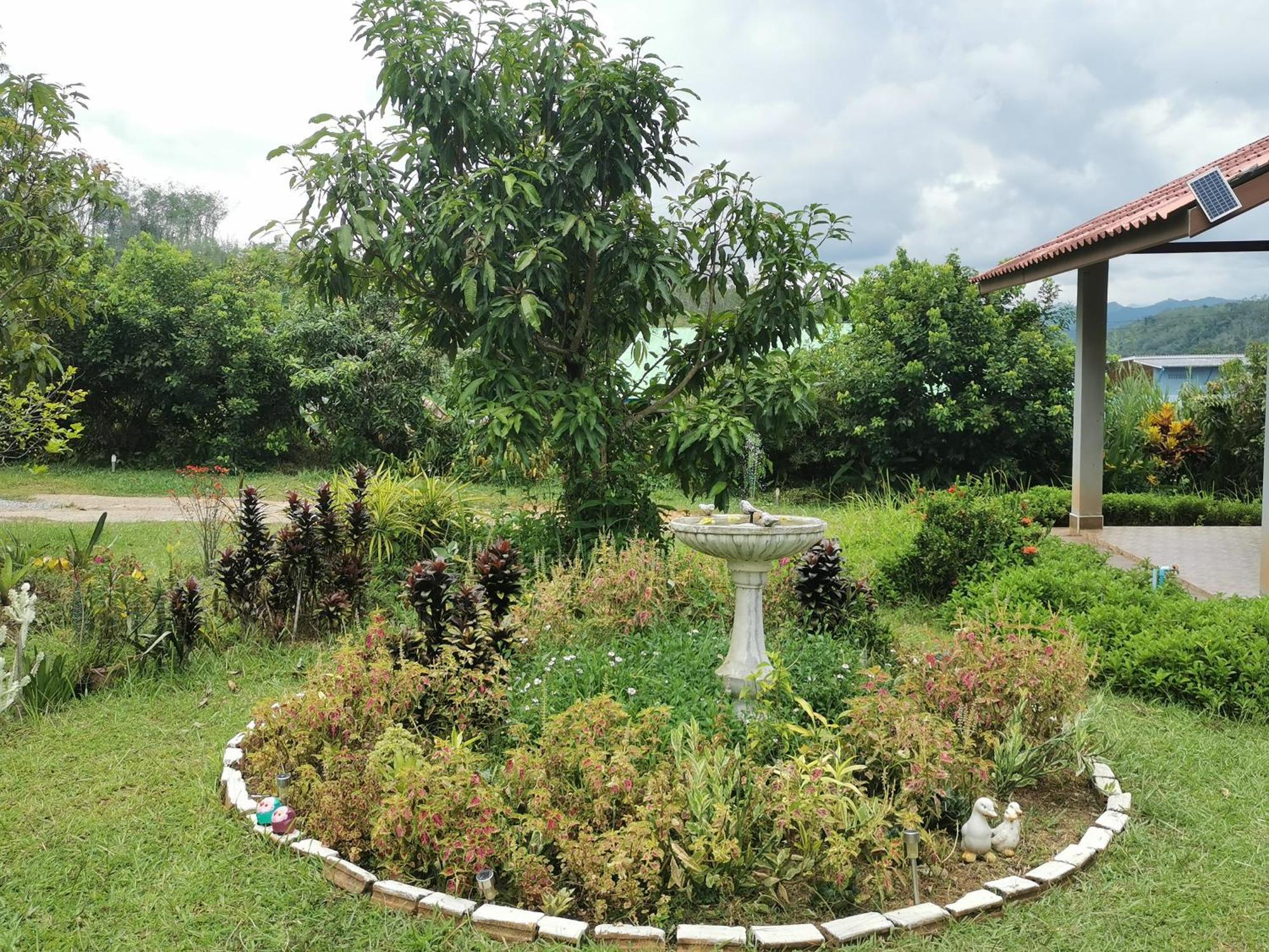 Betong House In The Garden Villa Bagian luar foto
